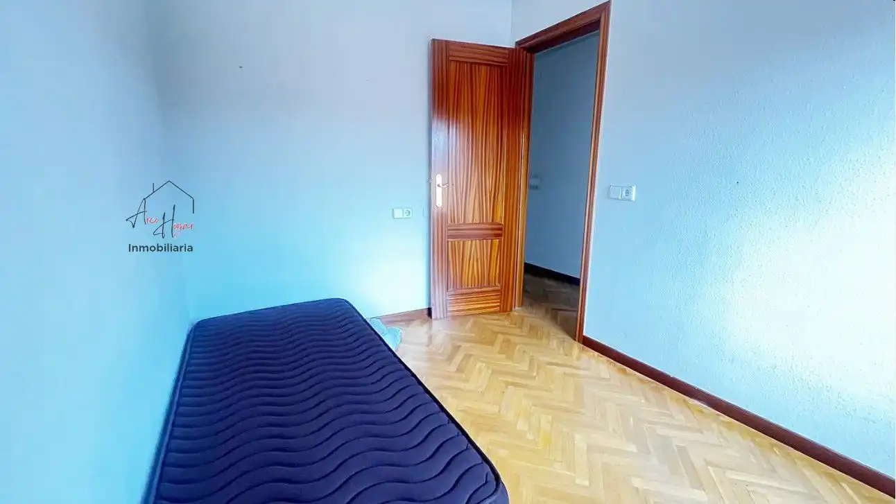 Schlafzimmer von Haus oder Chalet zum Verkauf in Villamayor mit Heizung, Parkett und Terrasse