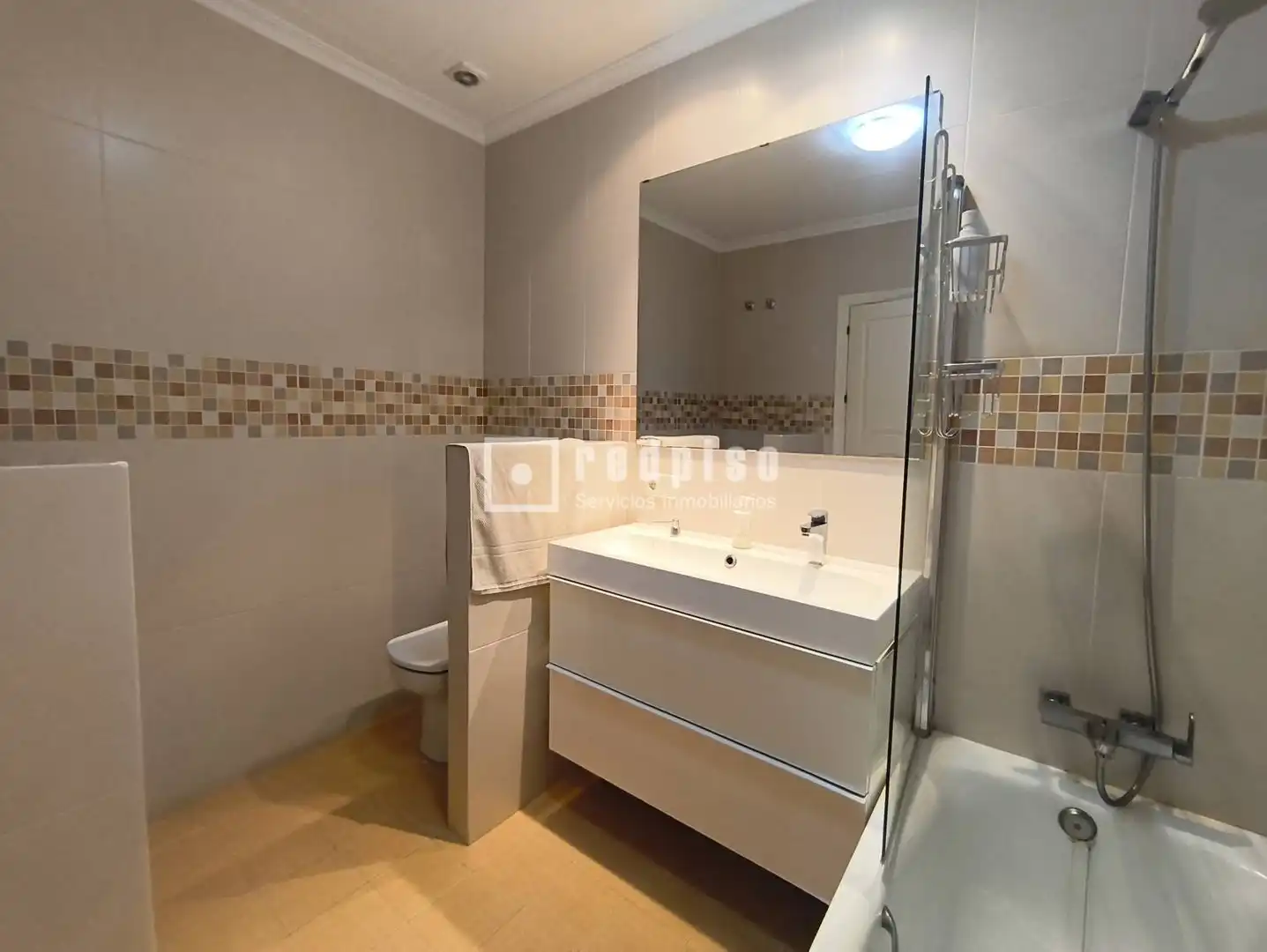 Habitación de Piso de alquiler en Sevilla con Aire acondicionado, Terraza y Amueblado