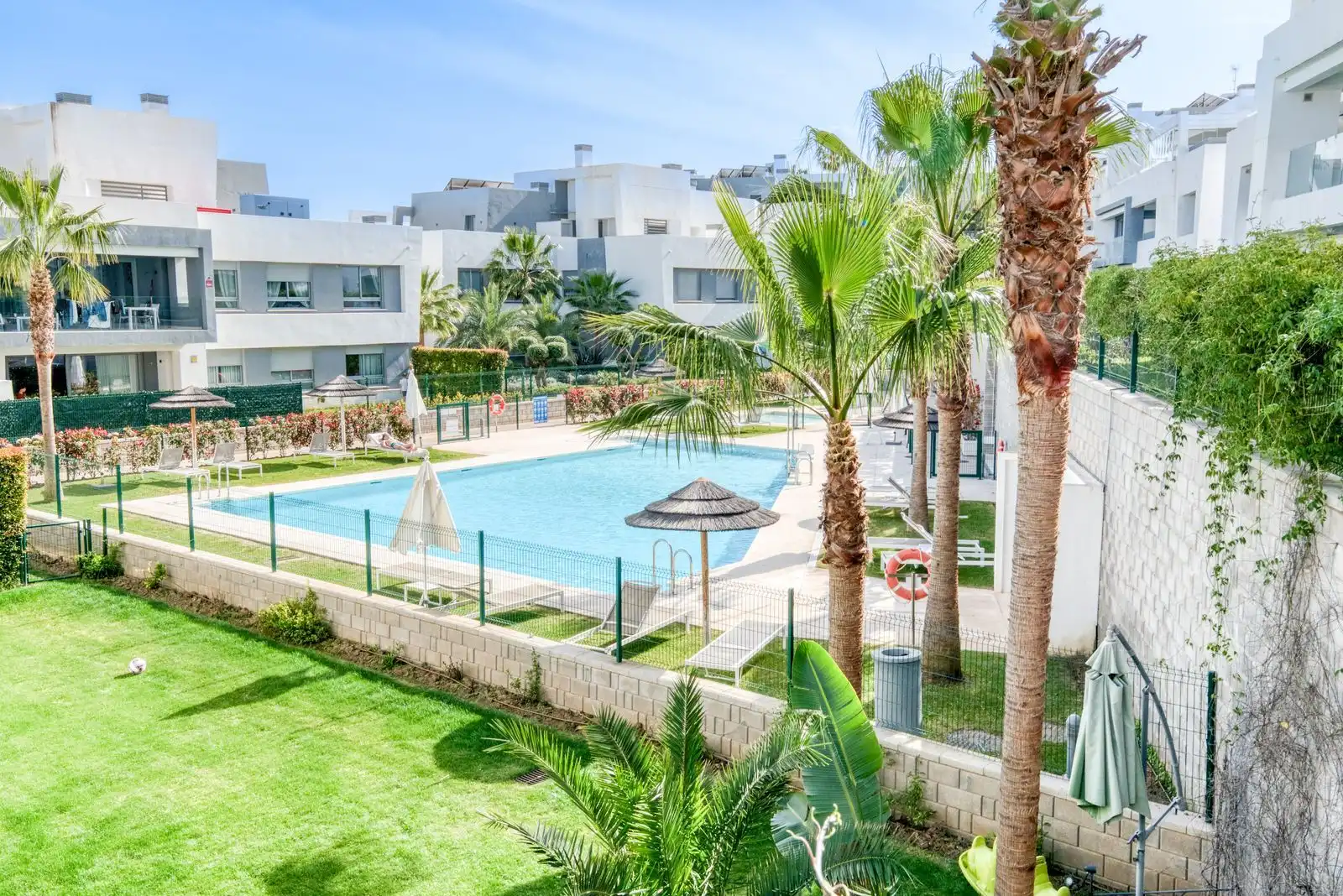 Apartamento con piscina en venta en Estepona Pueblo, imagen 24