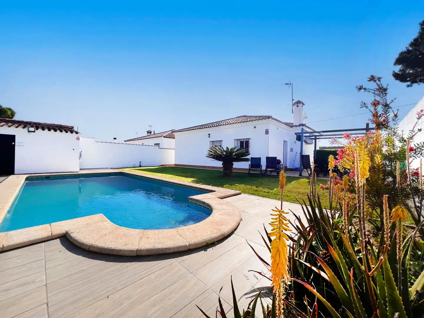 Jardí de Casa o xalet en venda en Chiclana de la Frontera amb Aire condicionat, Jardí privat i Terrassa