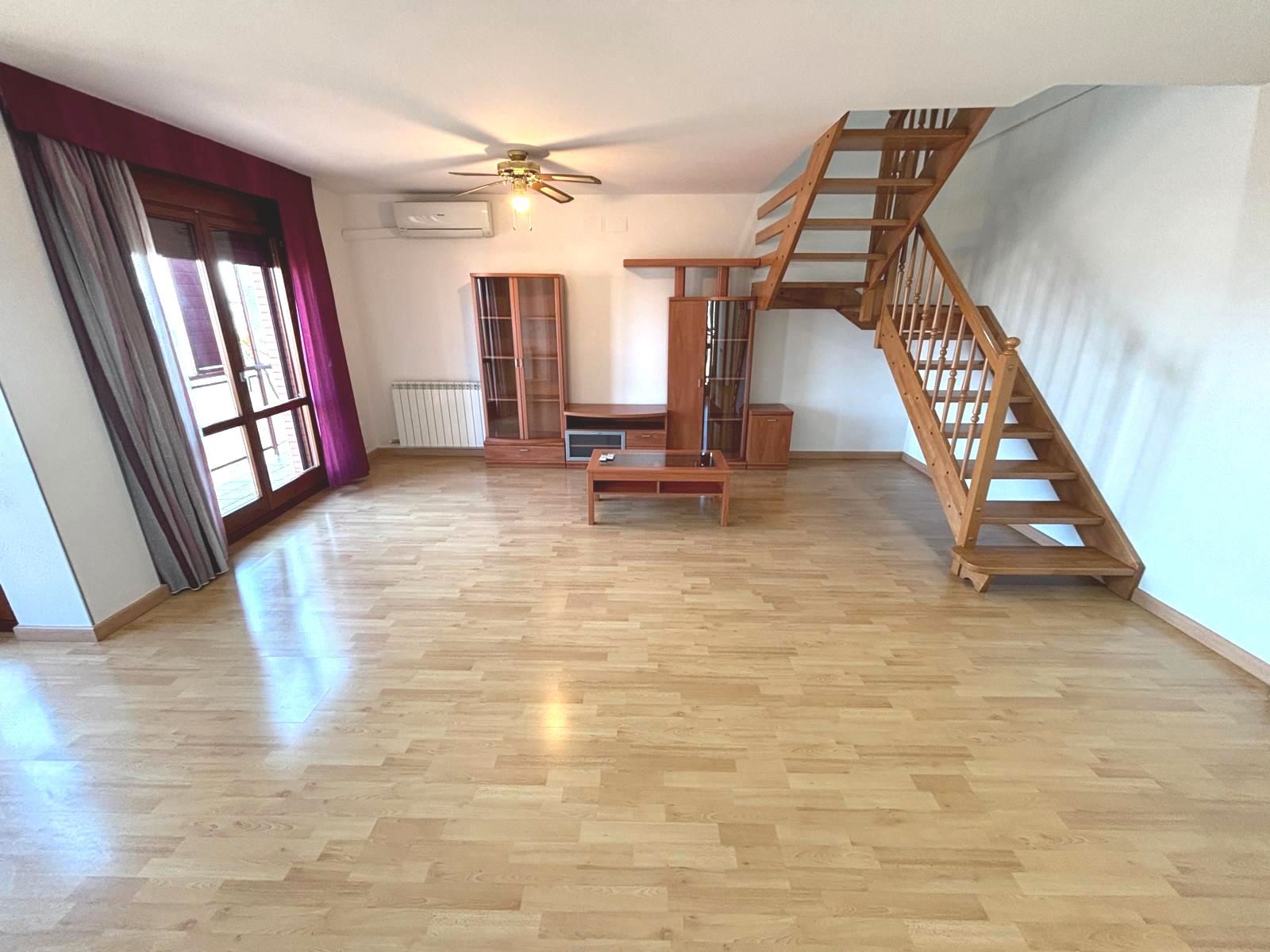 Sala d'estar de Dúplex en venda en Binéfar amb Aire condicionat, Calefacció i Terrassa
