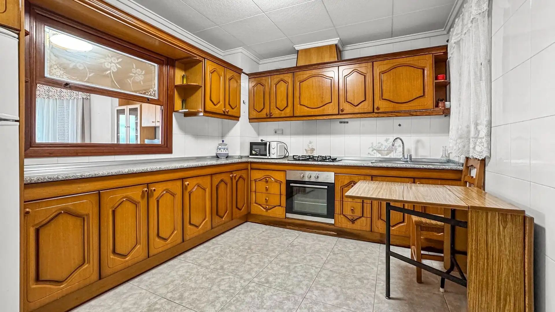 Cocina de Apartamento en venta en Torrevieja con Trastero, Amueblado y Horno
