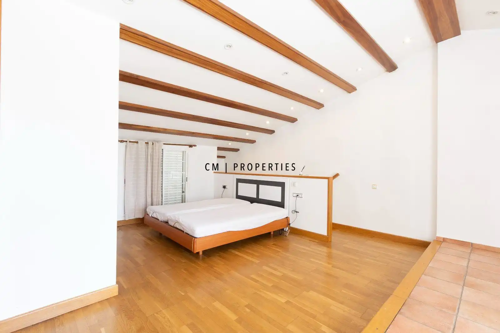 Außenansicht von Haus oder Chalet zur Miete in Manises mit Klimaanlage, Terrasse und Möbliert