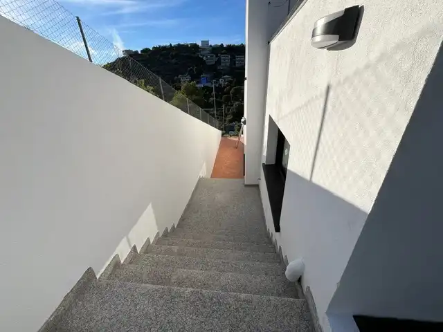 Vista exterior de Casa o xalet en venda en Calafell amb Aire condicionat, Calefacció i Jardí privat