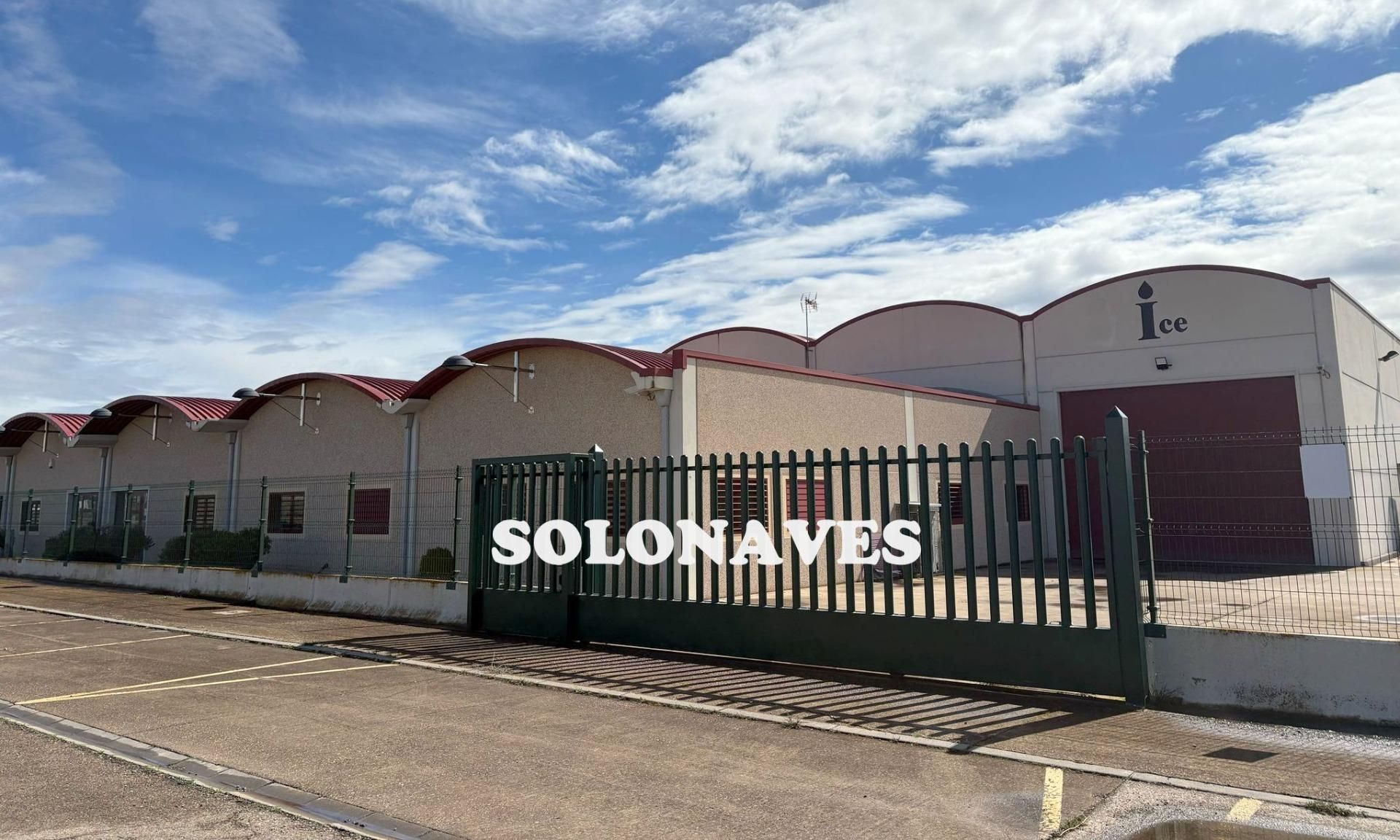 Nau industrial en venda a Pina de Ebro