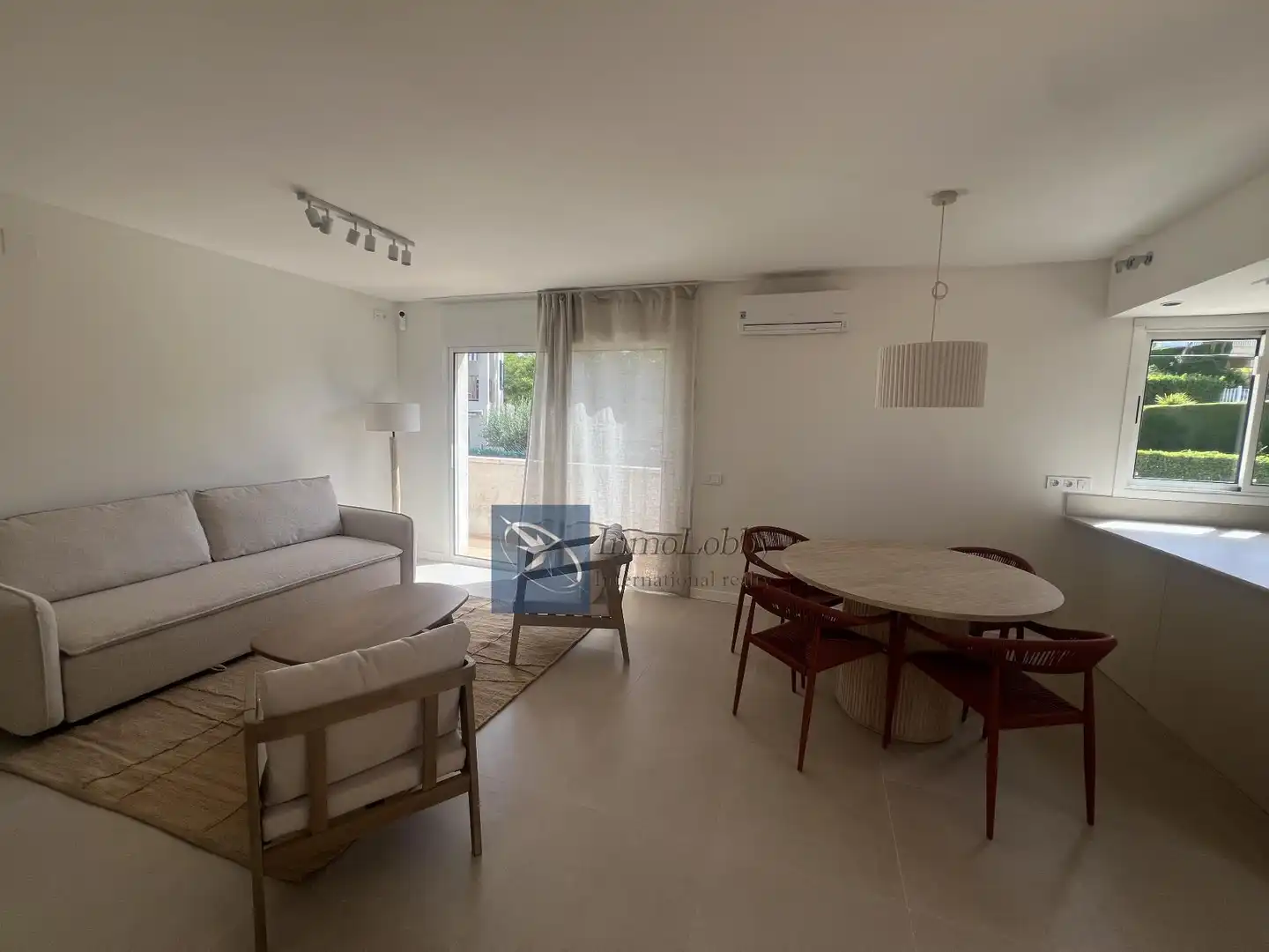 Sala d'estar de Apartament de lloguer en Castell d'Aro, Platja d'Aro i s'Agaró amb Aire condicionat, Terrassa i Piscina comunitària