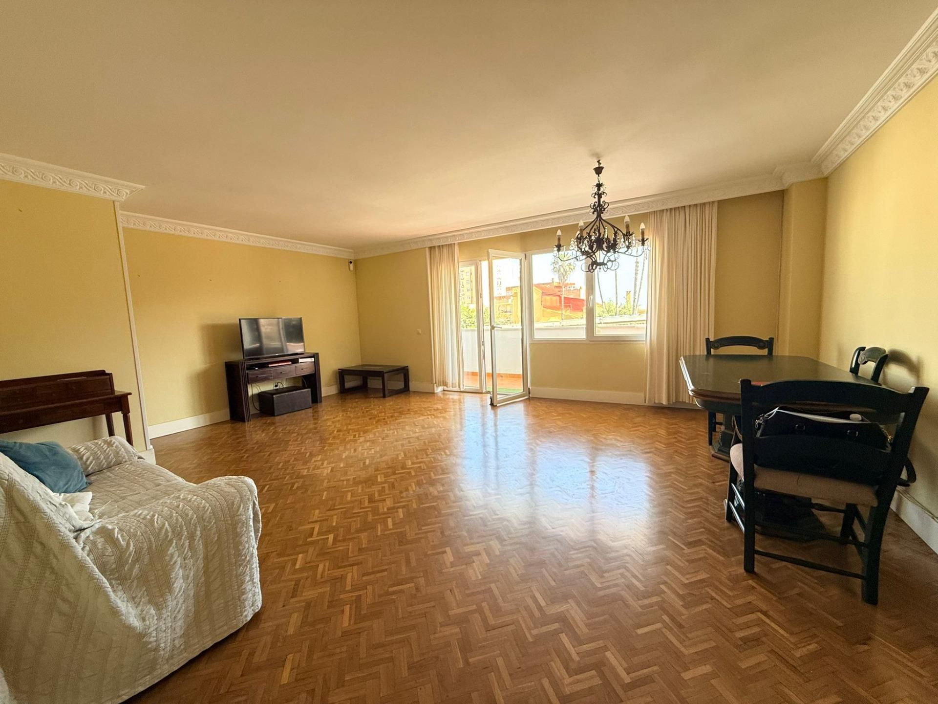 Sala d'estar de Pis en venda en Algeciras amb Terrassa i Piscina comunitària