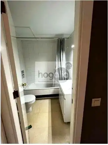 Badezimmer von Wohnung zur Miete in Sevilla mit Klimaanlage und Möbliert
