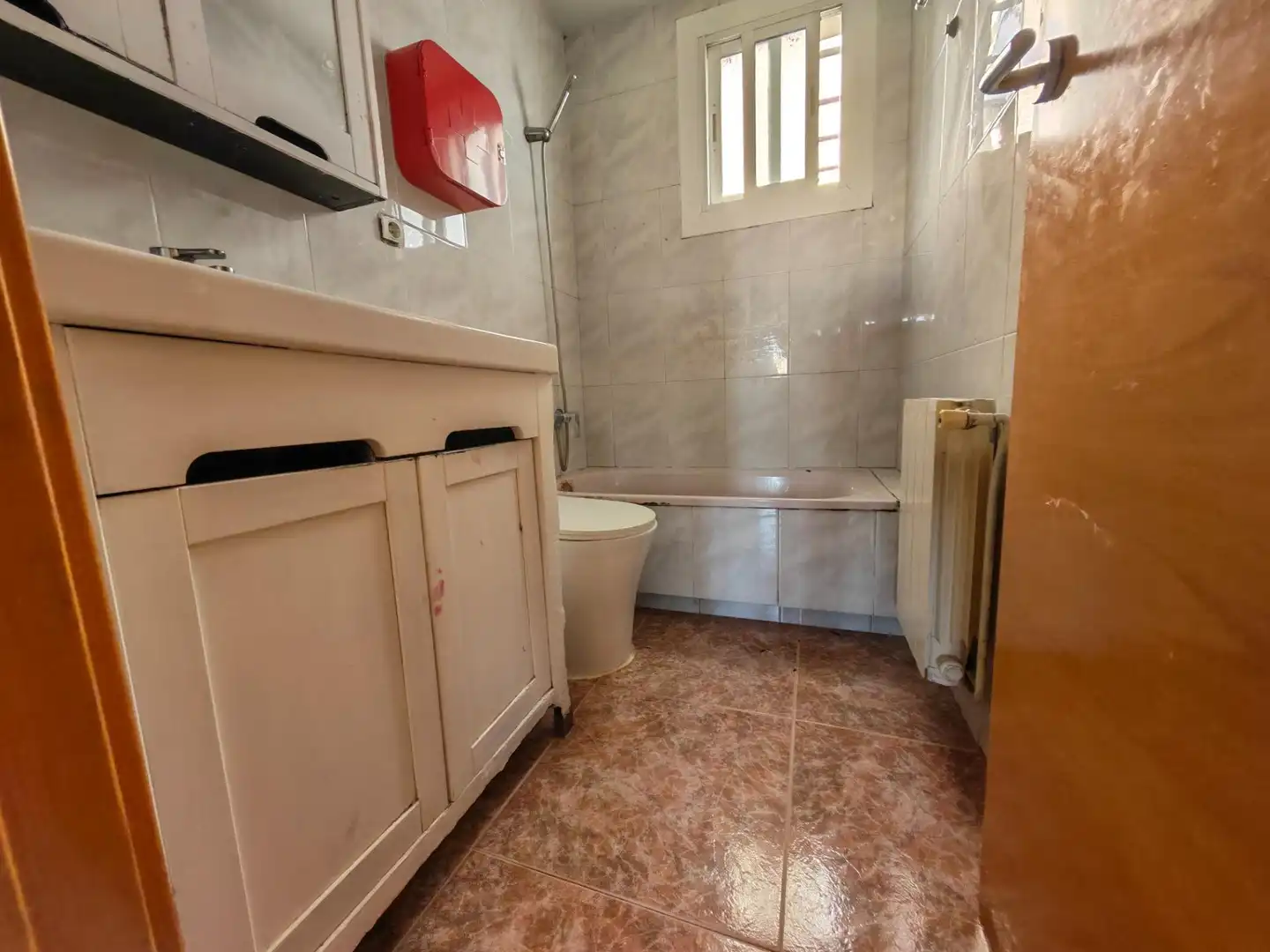 Badezimmer von Wohnung zum Verkauf in Sabadell mit Heizung, Abstellraum und Balkon