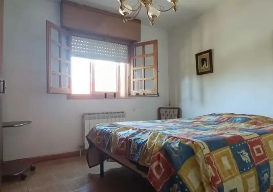 Dormitori de Casa o xalet en venda en Prádanos de Bureba amb Calefacció, Traster i Moblat