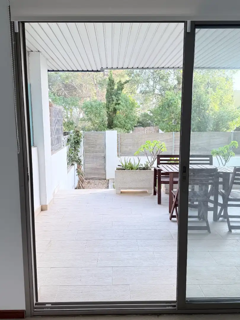 Terrasse von Wohnungen zum Verkauf in Santa Eulària des Riu mit Klimaanlage, Heizung und Privatgarten