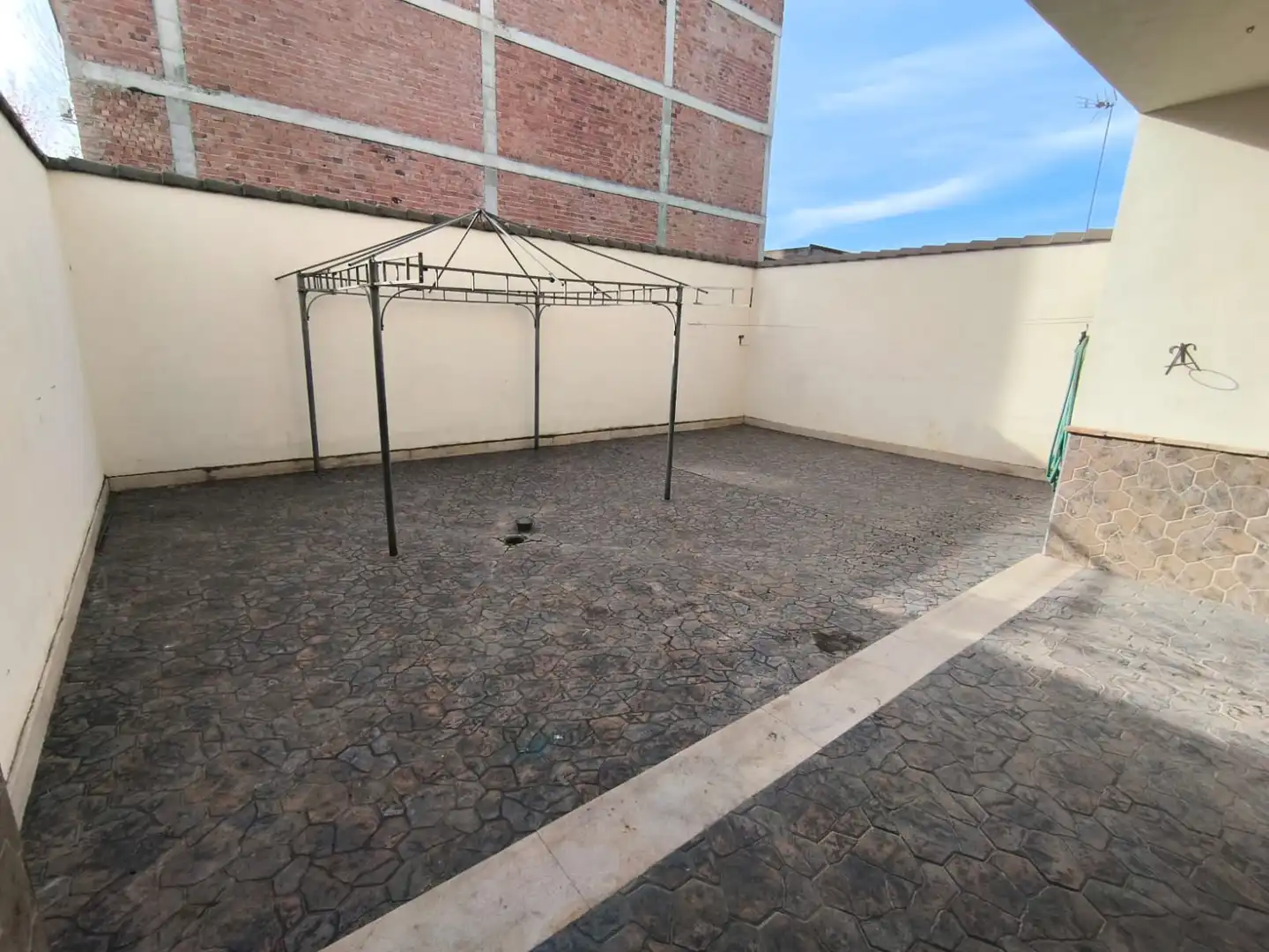 House for sale in Calle Girasol 33