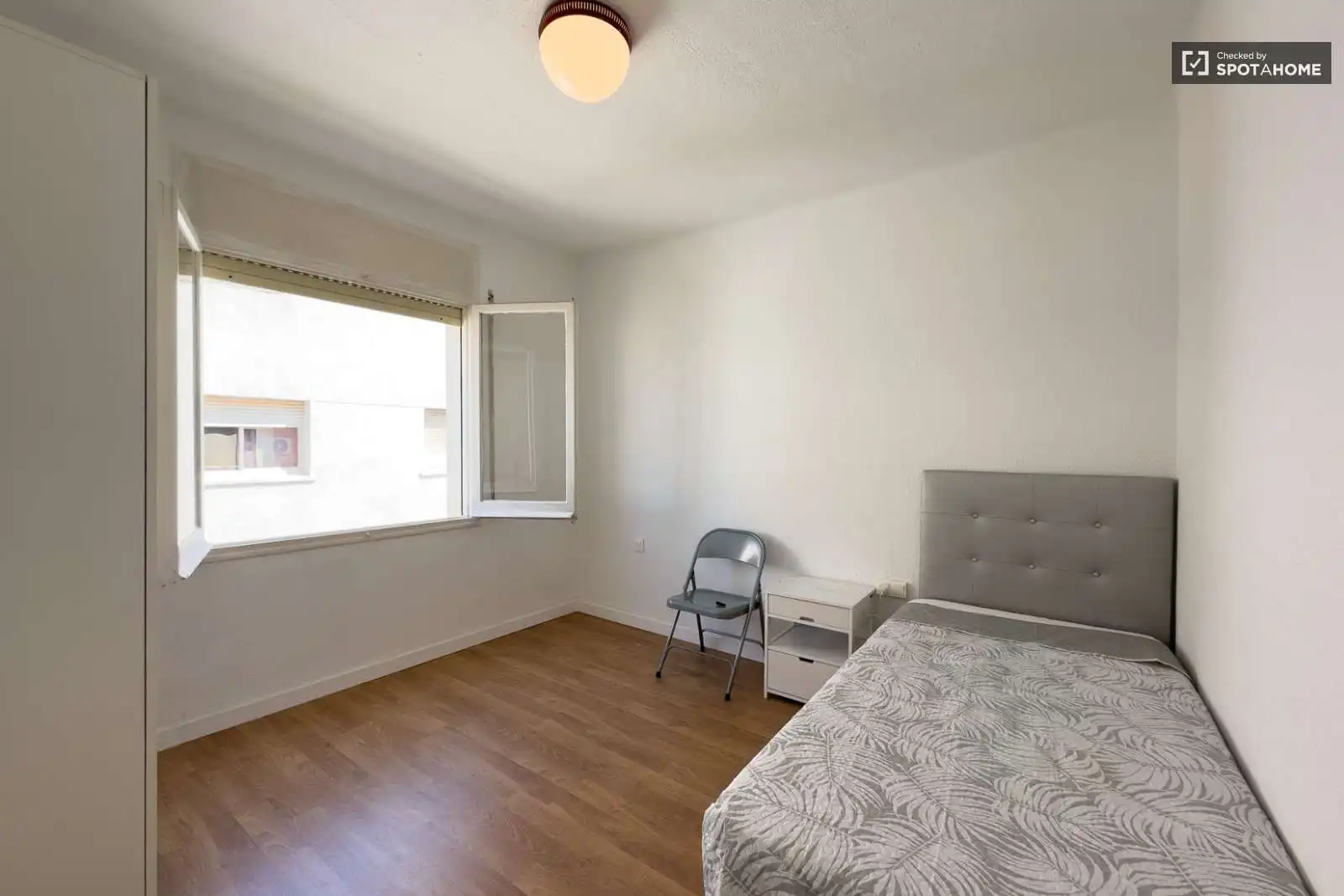 Room in Centre