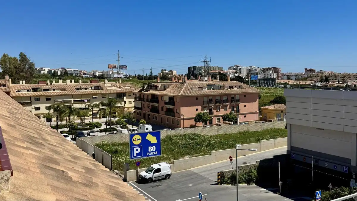 Vista exterior de Ático en venta en Fuengirola con Aire acondicionado, Amueblado y Piscina comunitaria