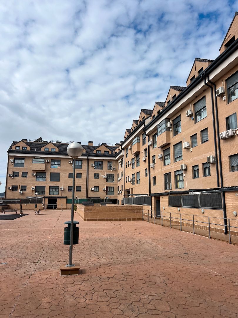 Dúplex de lloguer a Calle Berlin, Velilla de San Antonio