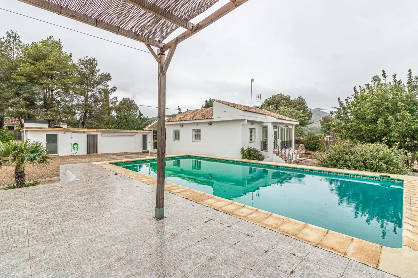 Piscina de Casa o chalet en venta en Llombai con Aire acondicionado, Jardín privado y Terraza