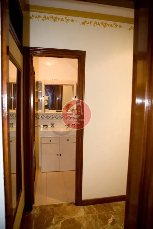 Bany de Casa o xalet en venda en Pontevedra Capital  amb Jardí privat, Terrassa i Moblat