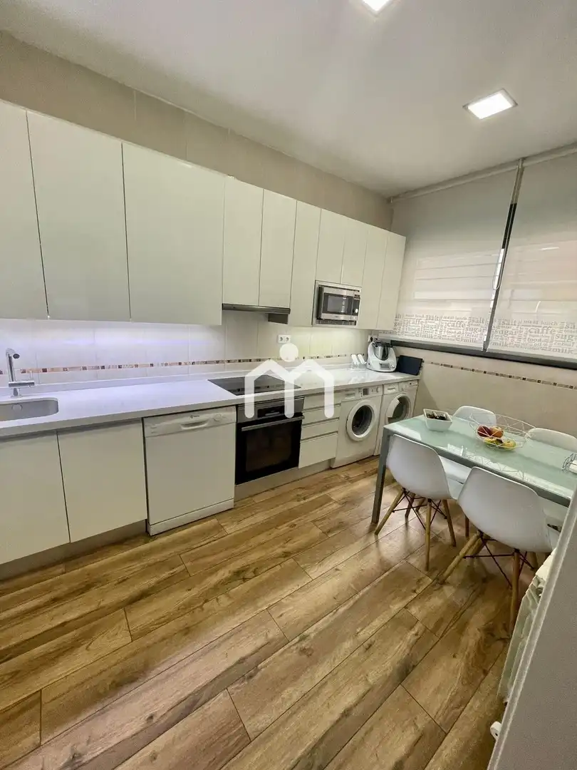 Cuina de Pis en venda en Badalona amb Aire condicionat, Calefacció i Terrassa