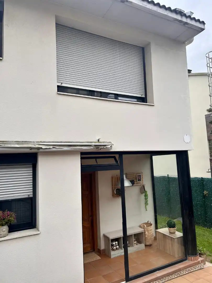 Vista exterior de Casa o xalet en venda en Santander amb Calefacció, Jardí privat i Parquet