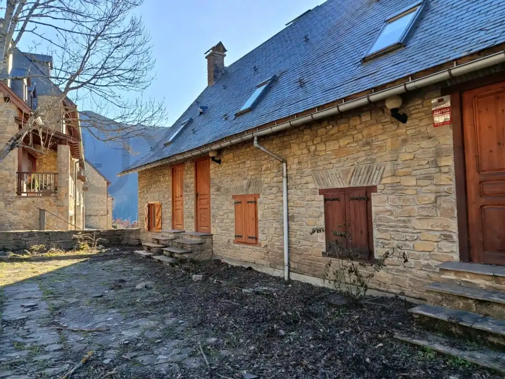 Exterior view of Houses for sale in Vielha e Mijaran