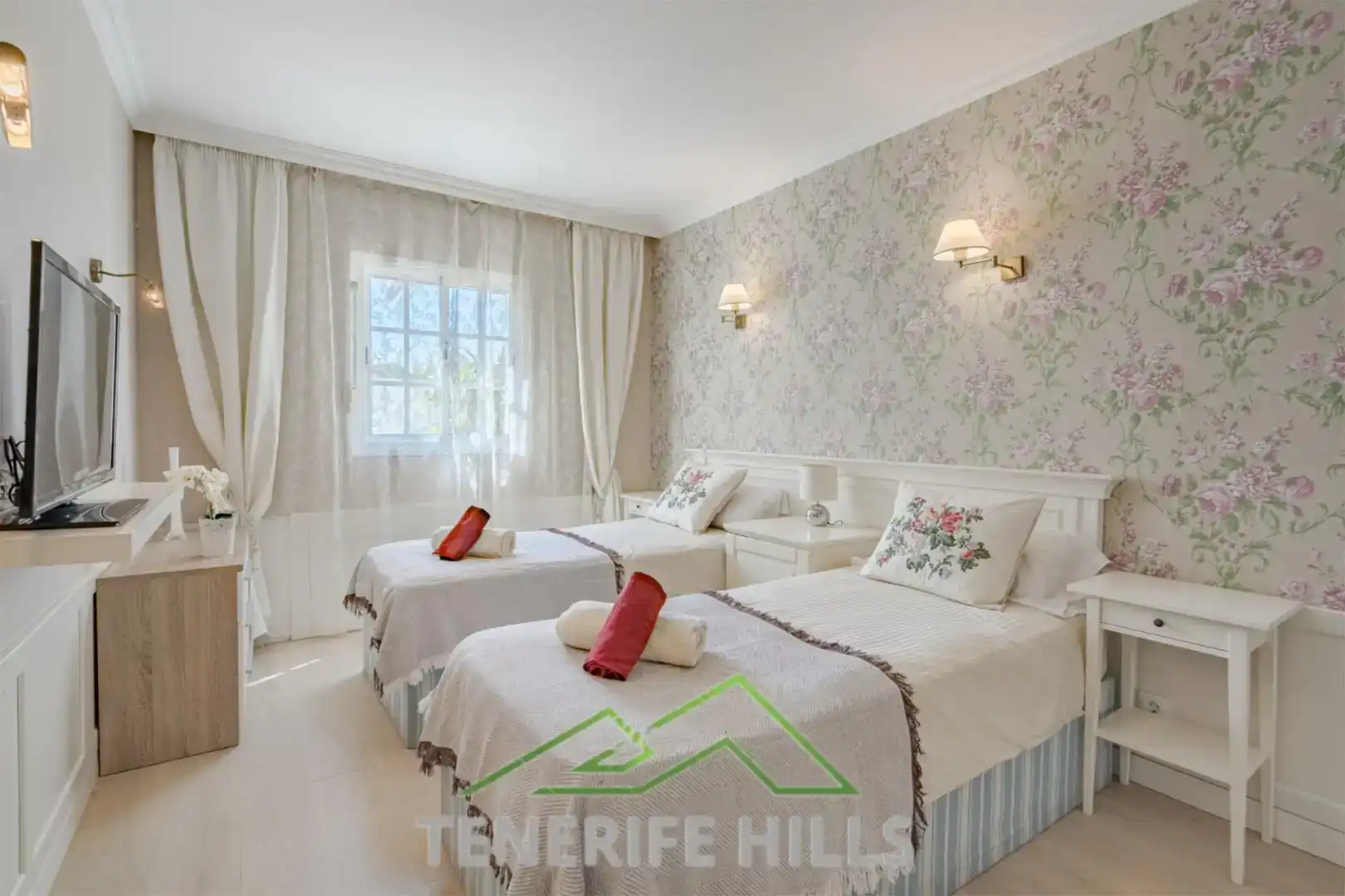 Habitación de Casa o chalet en venta en Adeje con Aire acondicionado, Piscina y Balcón