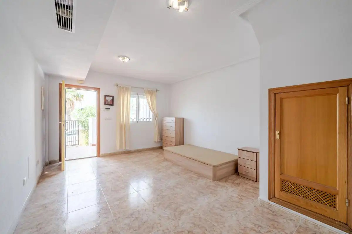 Casa adosada en venda en Orihuela amb Aire condicionat, Calefacció i Piscina