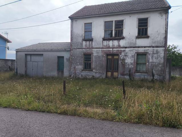 Casa-chalet en Venta en Lugar GATIANDE en Coristanco