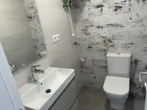Baño de Piso de alquiler en Las Palmas de Gran Canaria con Aire acondicionado, Calefacción y Trastero