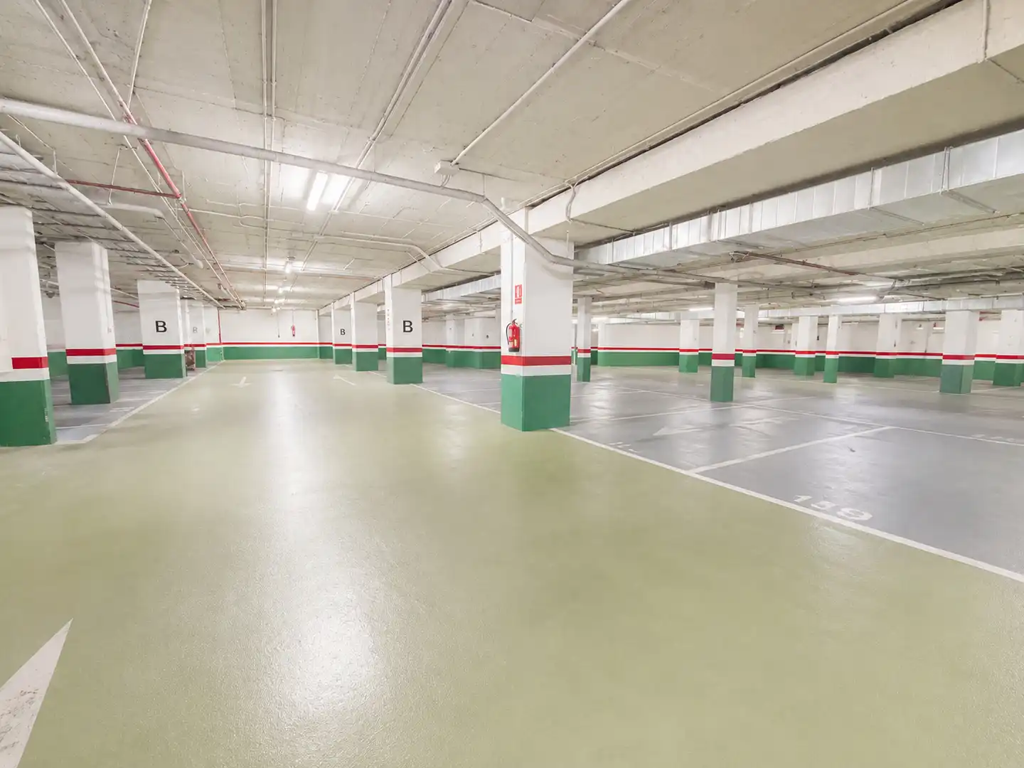 Parking of Flat for sale in Sevilla  with Air Conditioner and Community pool