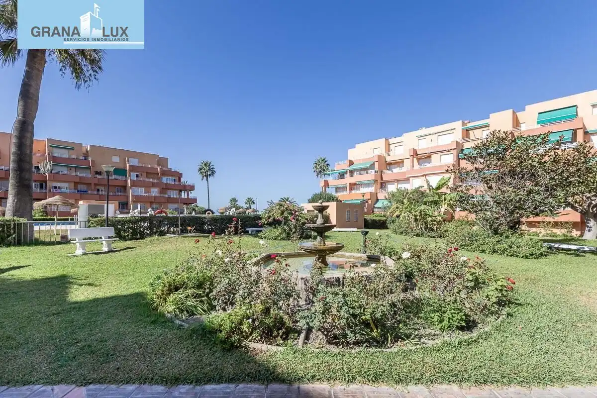 Vista exterior de Dúplex en venda en Salobreña amb Terrassa i Piscina comunitària