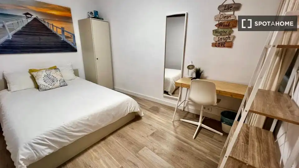 Bedroom of Study for share in Bilbao   with Air Conditioner, Terrace and Furnished
