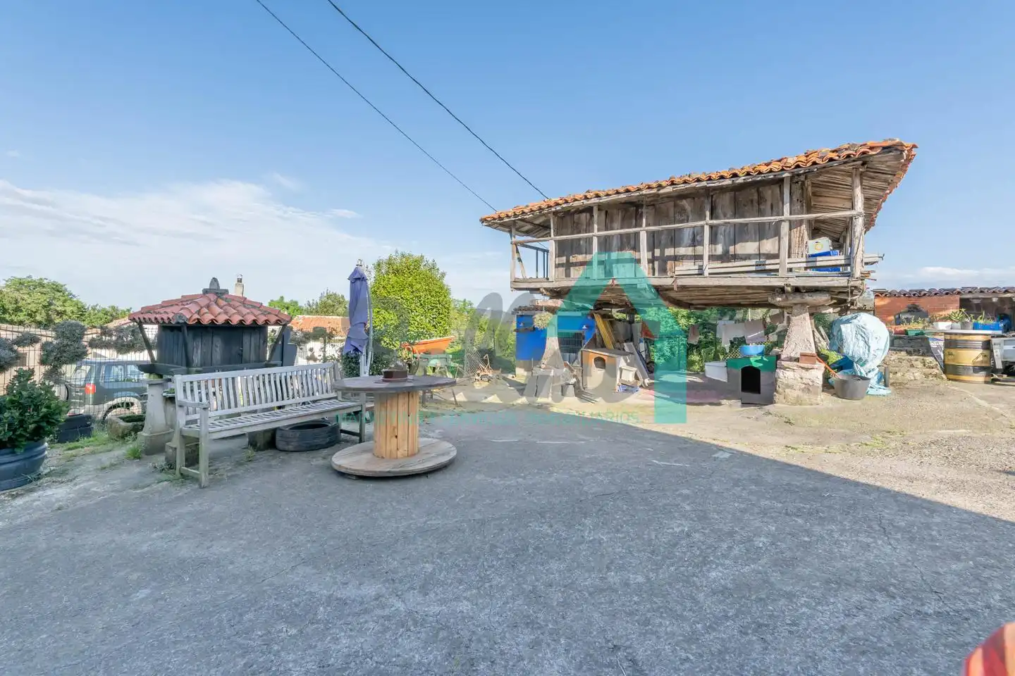 Vista exterior de Casa o xalet en venda en Castrillón amb Calefacció, Jardí privat i Parquet