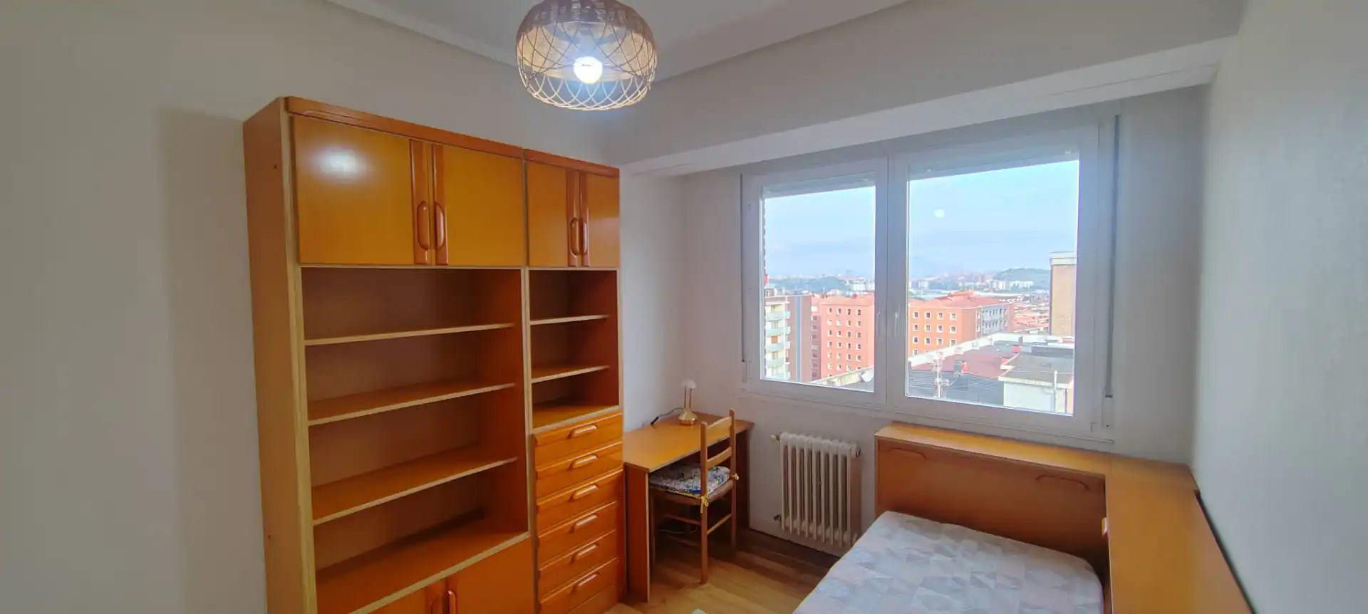 Schlafzimmer von Wohnung zur Miete in Bilbao  mit Heizung, Parkett und Terrasse