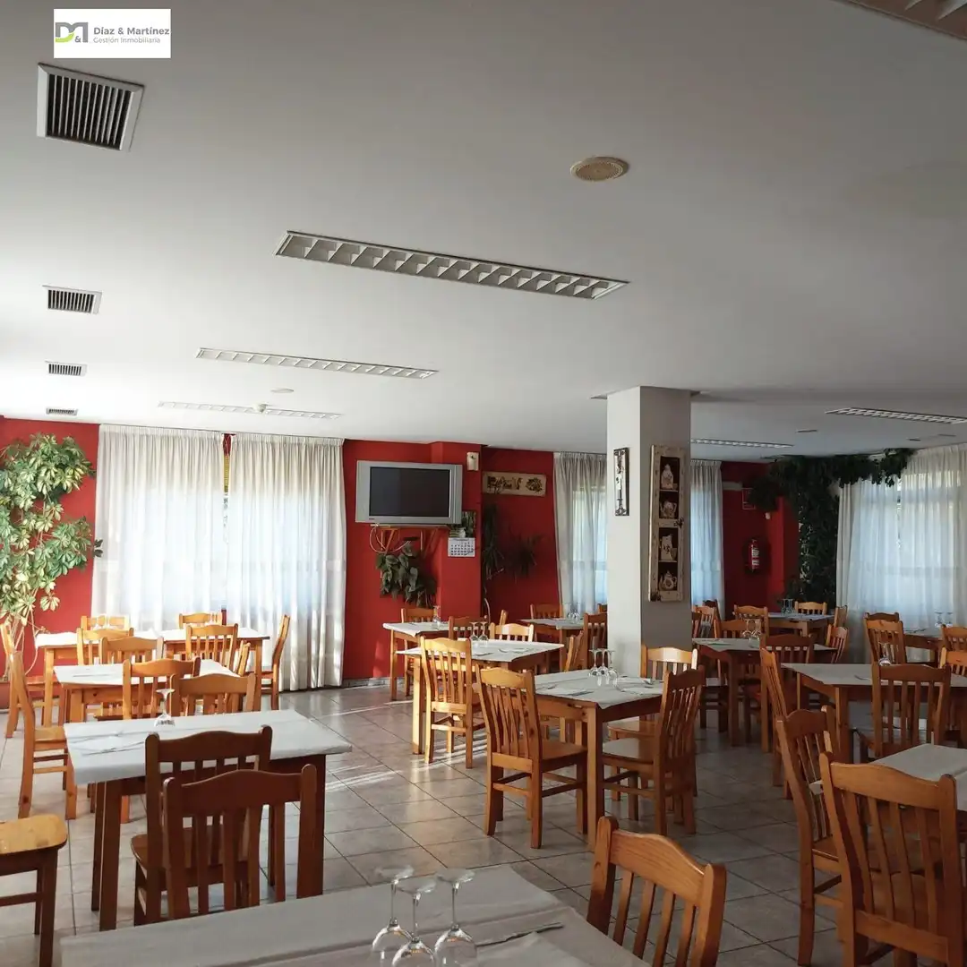 Local comercial en venda a La Robla, imagen 3