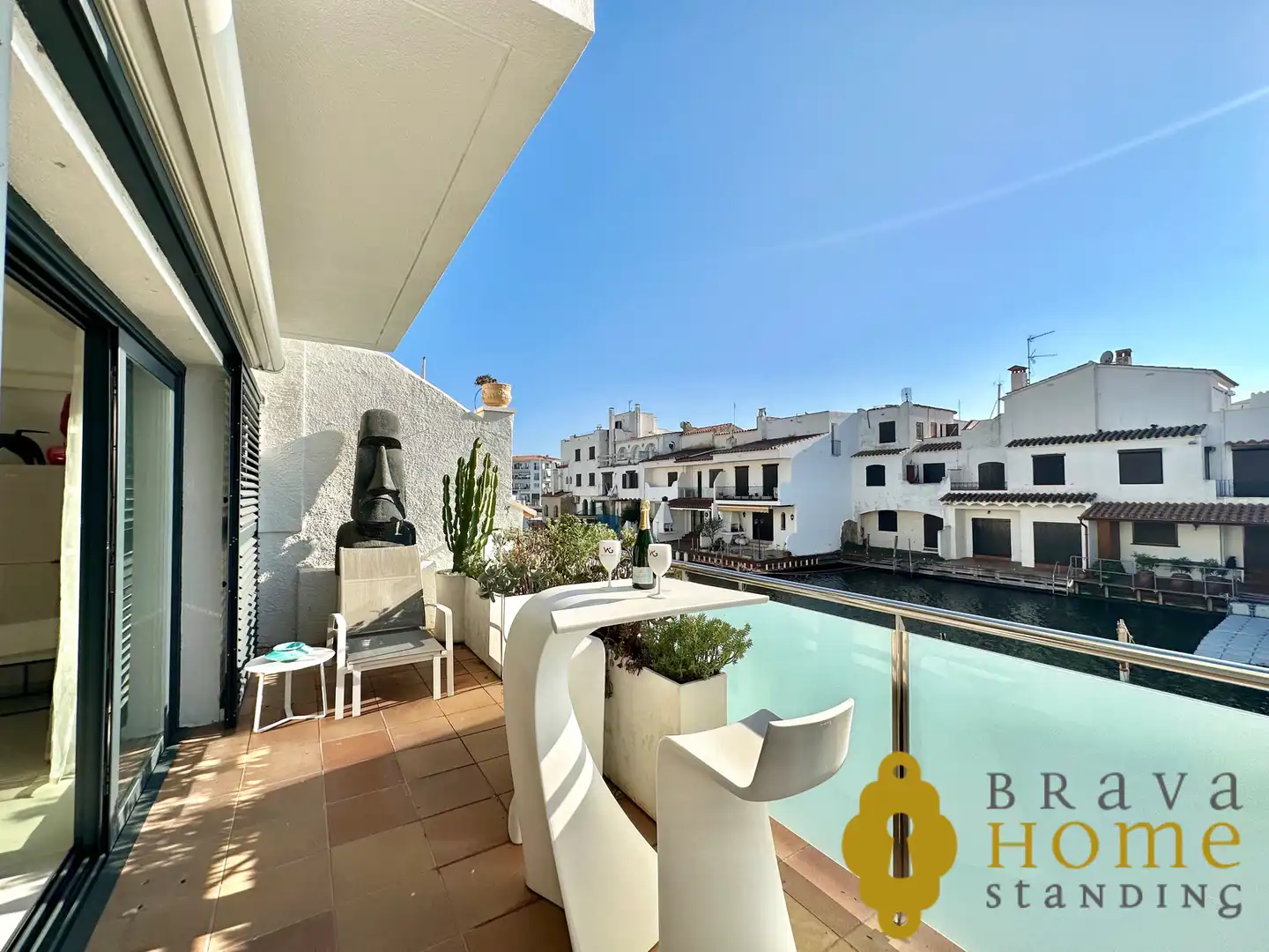 Vista exterior de Casa o chalet en venta en Empuriabrava con Aire acondicionado, Terraza y Piscina