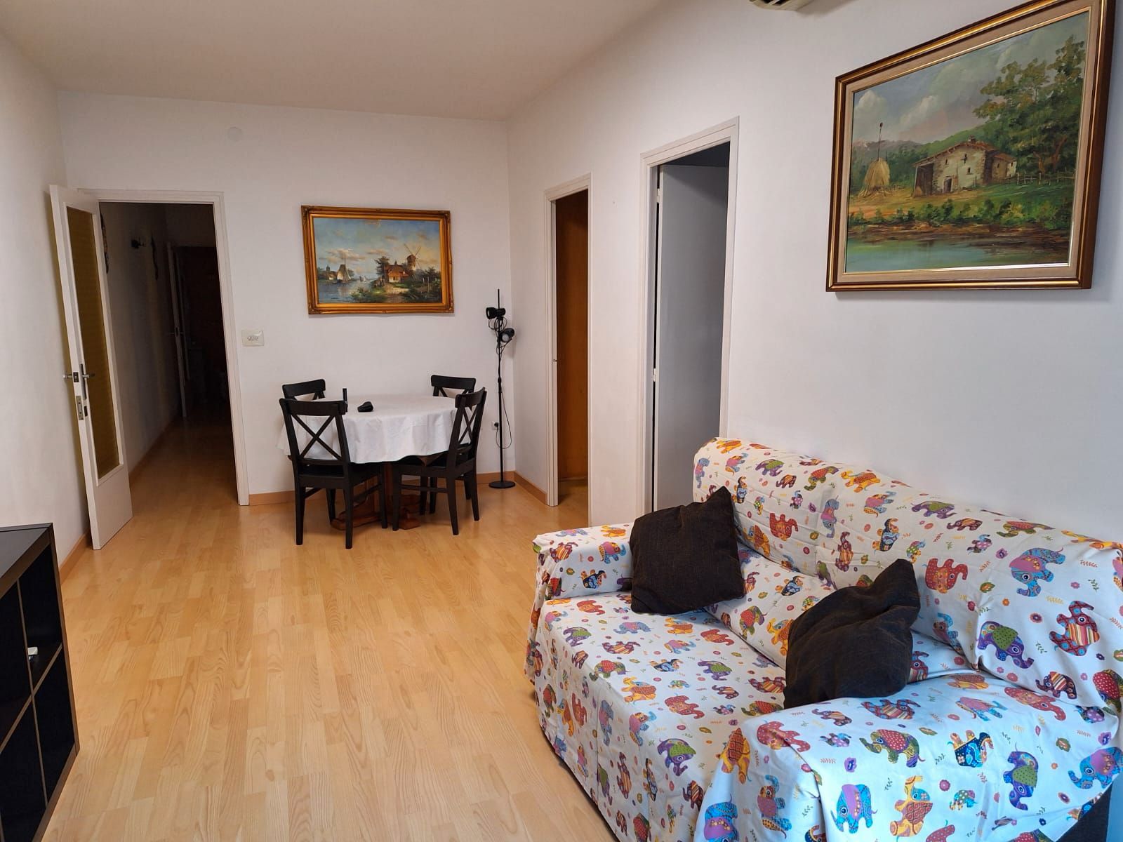 Sala d'estar de Pis en venda en Esplugues de Llobregat amb Aire condicionat, Parquet i Moblat