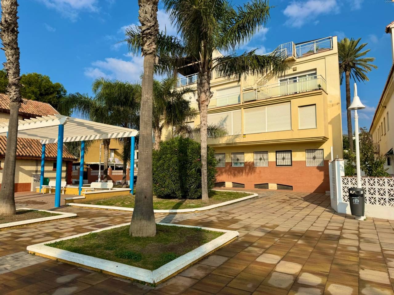 Vista exterior de Piso en venta en Rincón de la Victoria con Aire acondicionado y Terraza