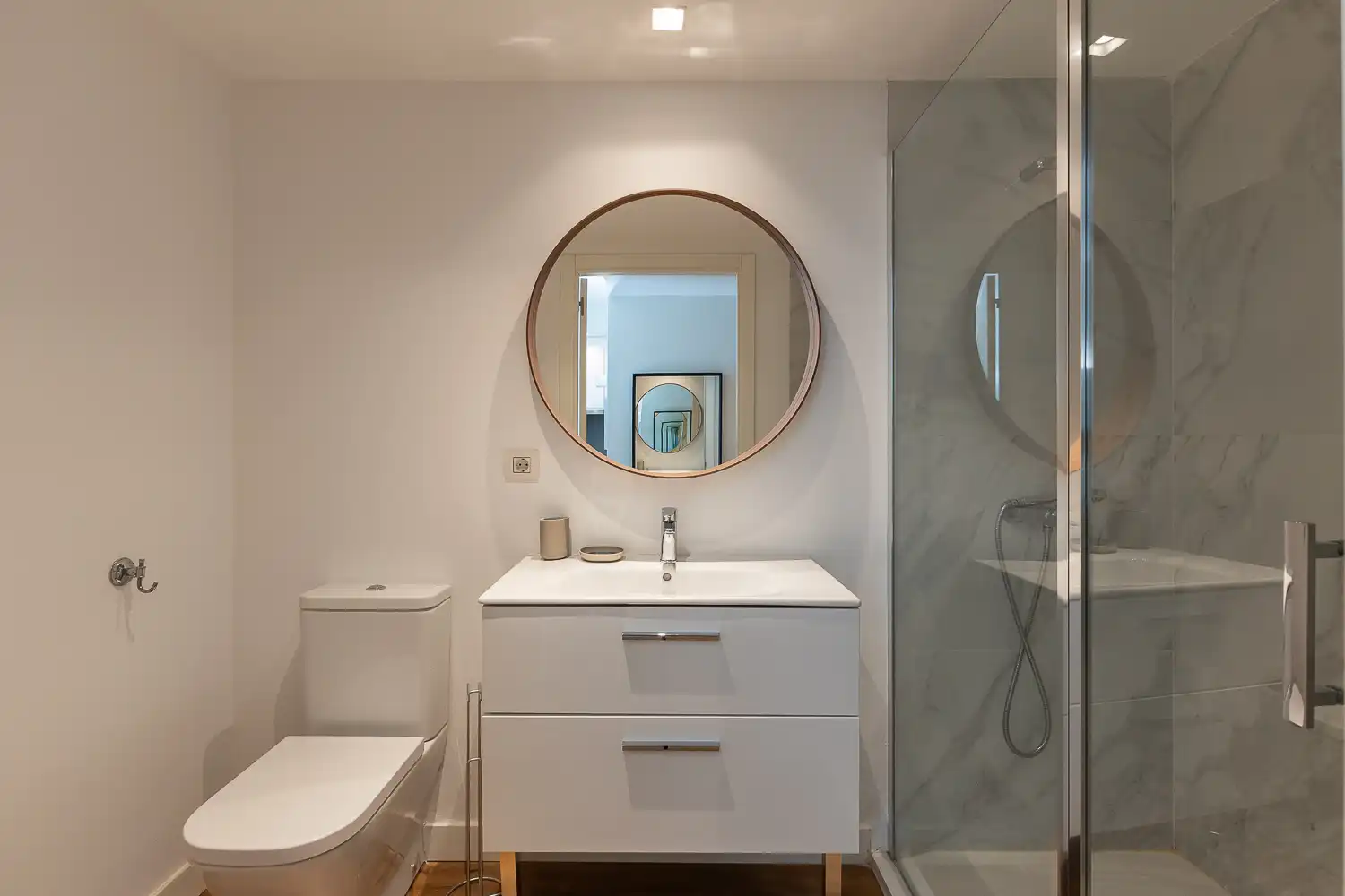 Baño de Piso de alquiler en Valencia con Aire acondicionado, Calefacción y Jardín privado