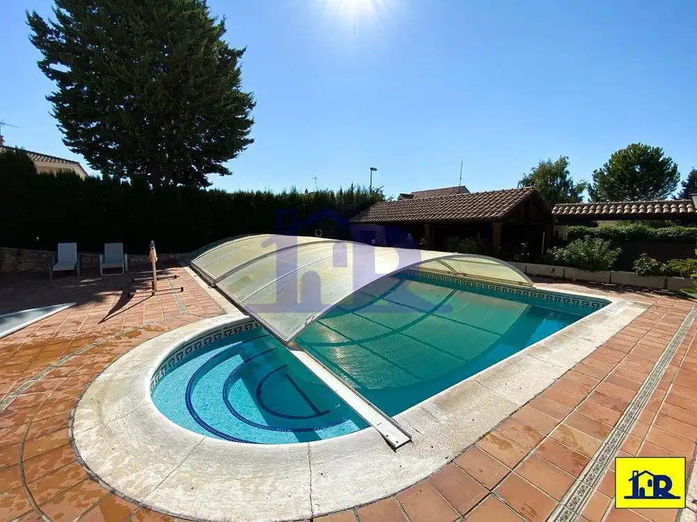 Swimming pool of Houses for sale in Arcas del Villar  with Terrace, Storage room and Swimming Pool
