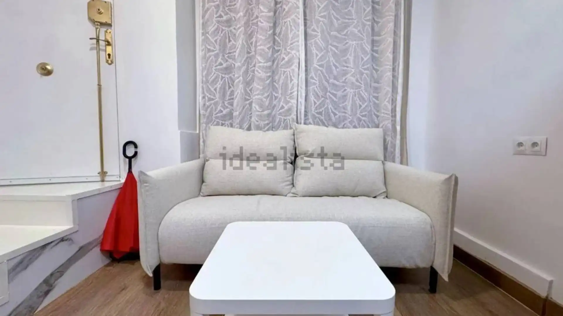 Vista exterior de Estudio en venta en Sant Joan Despí con Parquet y Amueblado