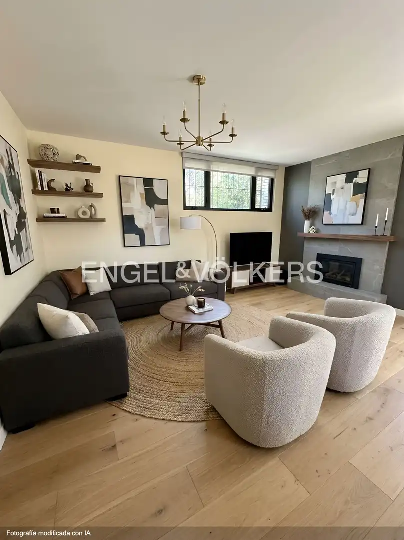 Sala d'estar de Casa o xalet en venda en Las Rozas de Madrid amb Calefacció, Jardí privat i Piscina