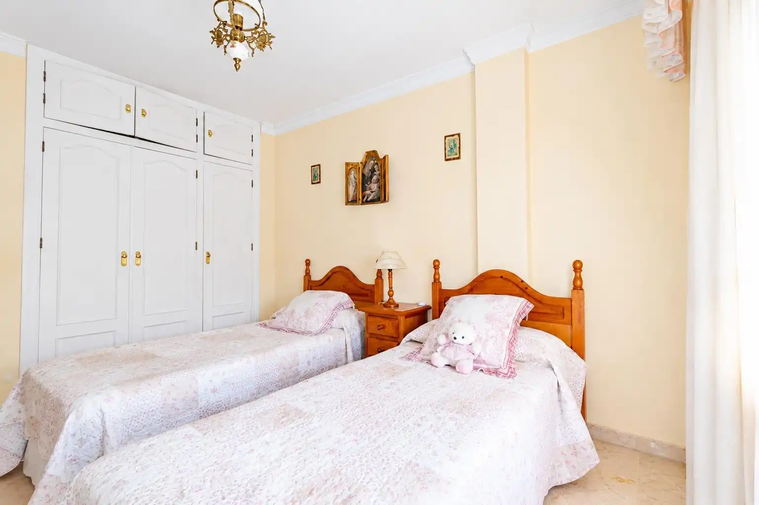Dormitori de Apartament en venda en Estepona amb Terrassa