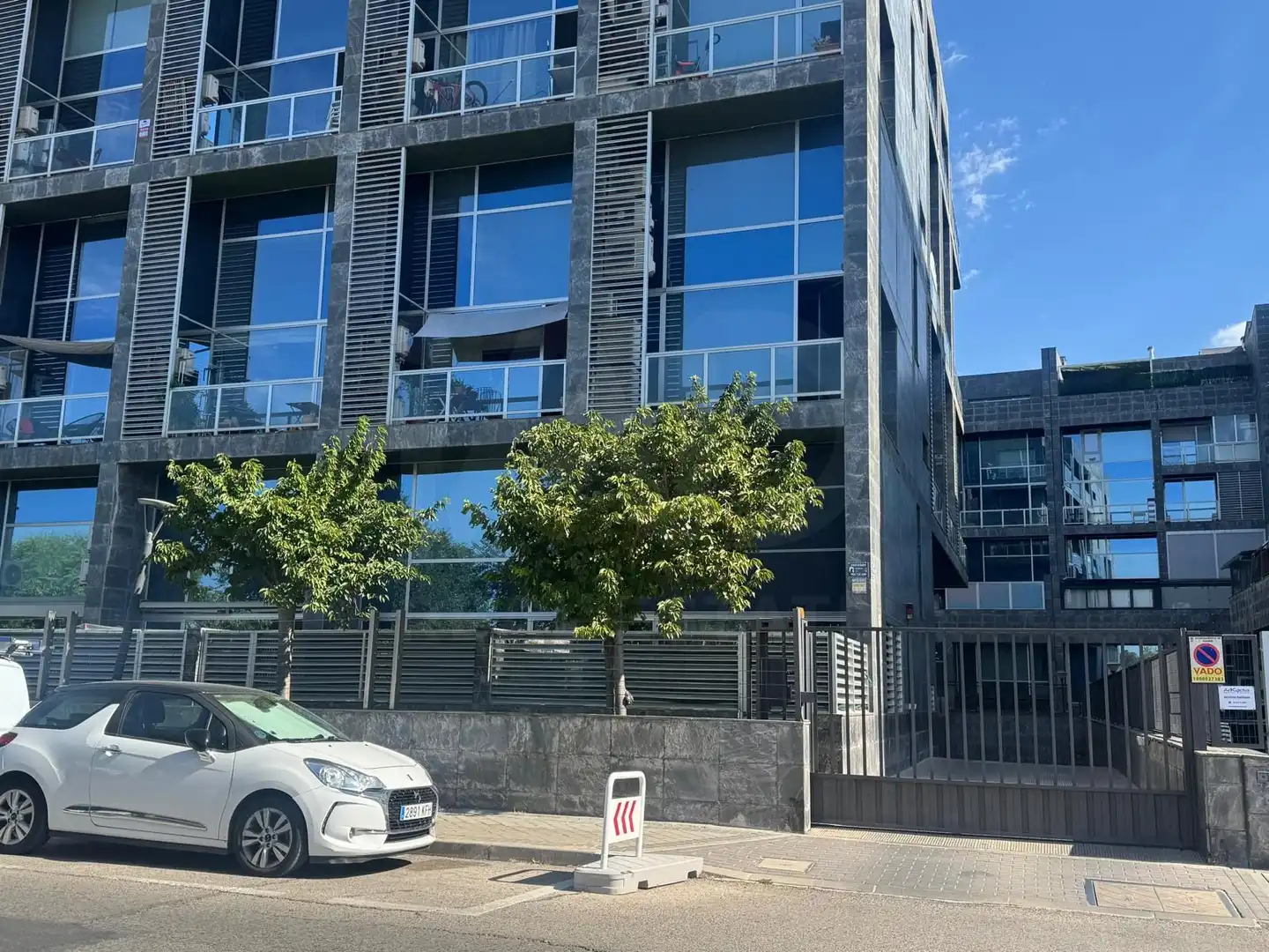 Vista exterior de Garaje en venta en Madrid