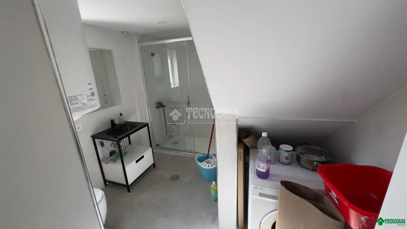Baño de Casa adosada en venta en Villarrubio con Calefacción, Amueblado y Alarma
