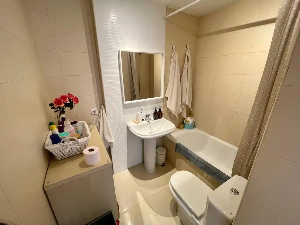 Badezimmer von Wohnung zur Miete in Roquetas de Mar mit Klimaanlage, Heizung und Terrasse