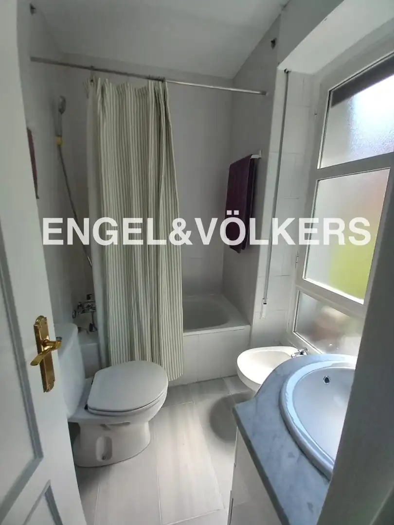 Badezimmer von Wohnung zur Miete in Madrid mit Klimaanlage, Heizung und Parkett
