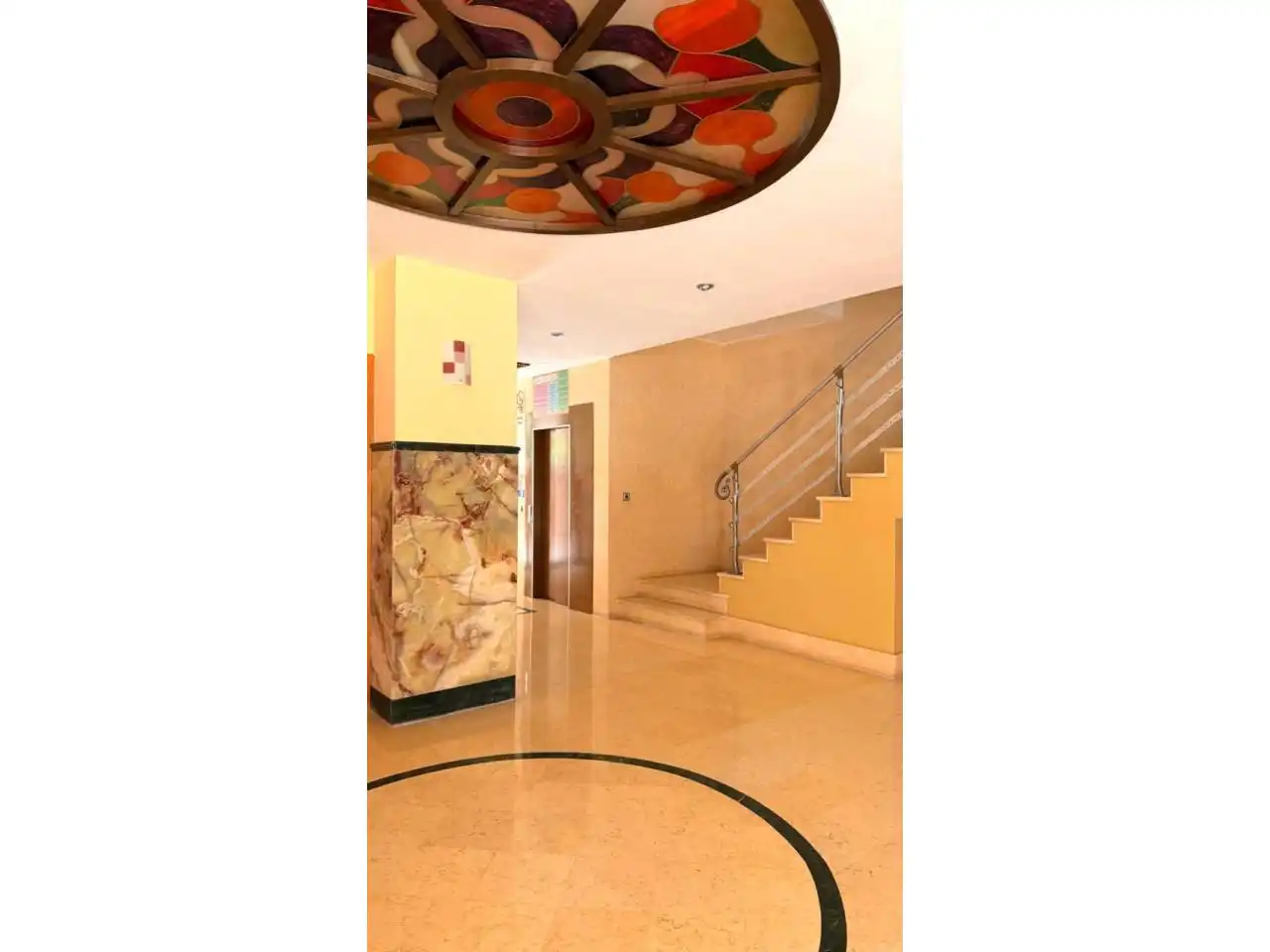 Flat with terrace for sale in Avenida Central, imagen 3