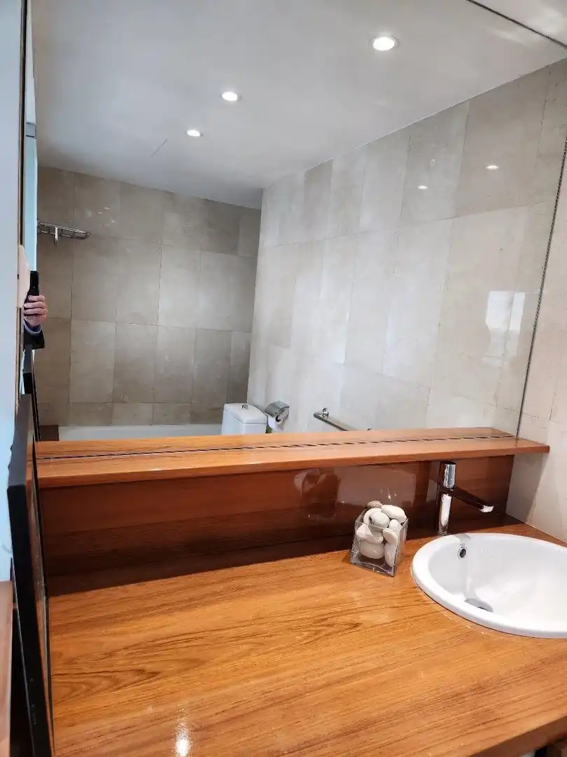 Badezimmer von Wohnung zur Miete in Sitges mit Klimaanlage, Privatgarten und Terrasse