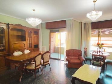 Flat with balcony for sale in Feria