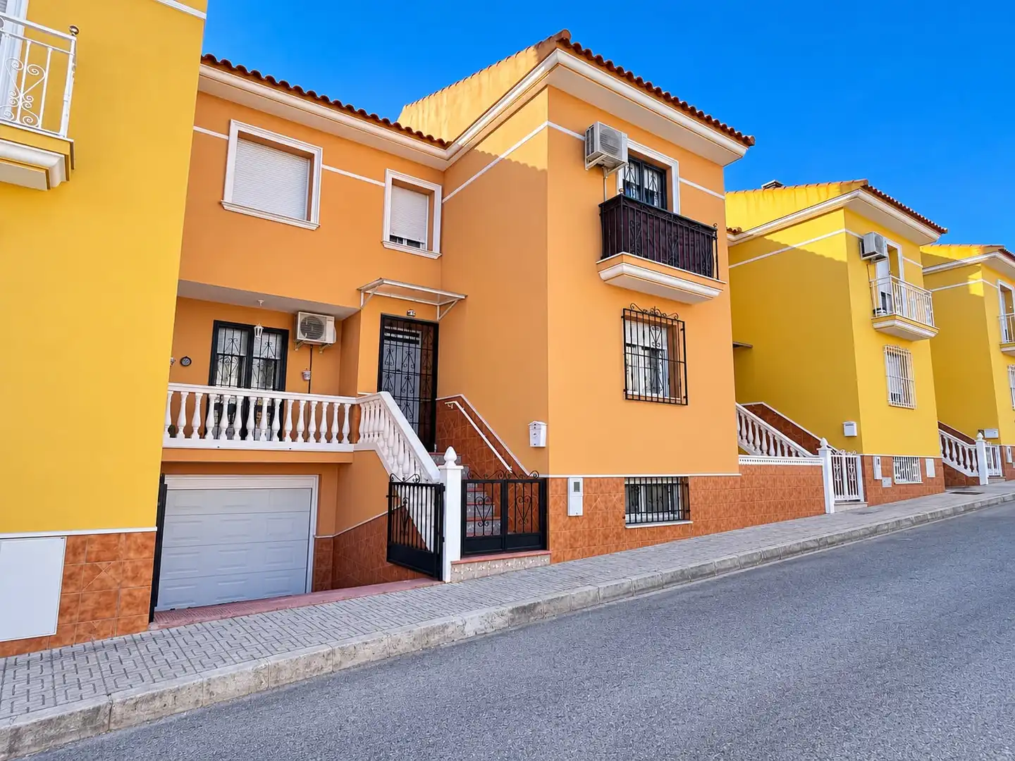Casa a schiera con terrazza in vendita a Baza